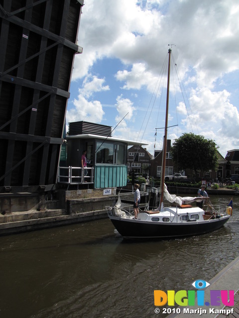 SX15160 Sailboat paying bridge fee in wooden shoe